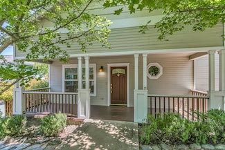 380 Hemlock Ln, Ashland, OR 97520