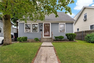 97 Wendell St, Pawtucket, RI 02861