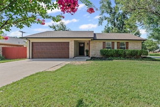 900 Hollow Creek Rd, Burleson, TX 76028