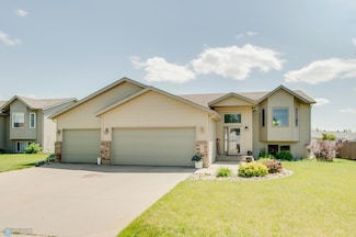 1083 Parkway Ln, West Fargo, ND 58078