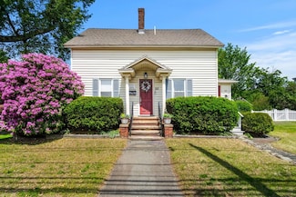 65 Holten St, Danvers, MA 01923