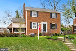 6555 28th St N, Arlington, VA 22213