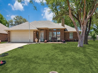 2900 Christopher Dr, Denton, TX 76209