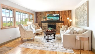 5005 W 60th St, Edina, MN 55436