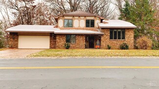 5598 Royal Oaks Dr, Saint Paul, MN 55126
