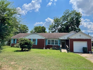 1636 E 4th St, Okmulgee, OK 74447