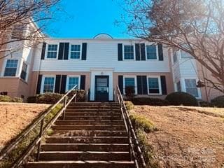 565 Wakefield Dr, Charlotte, NC 28209