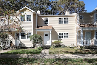 10 Smith Commons, Yaphank, NY 11980