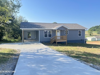 1713 Corral Ln, Dandridge, TN 37725