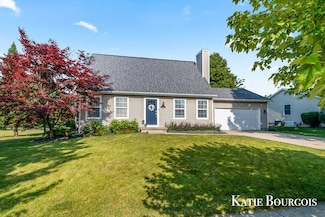 611 Twin Lakes Dr NE, Grand Rapids, MI 49525