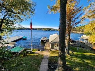 58 Raccoon Island Rd, Lake Hopatcong, NJ 07849