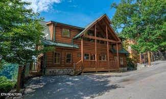 1012 Black Bear Cub Way, Sevierville, TN 37862
