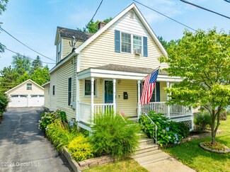 6 Russell Rd, Colonie, NY 12205