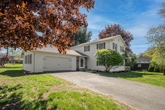 1163 Lakeside Dr S, Battle Creek, MI 49015