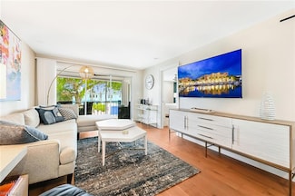 250 7th Ave S Unit 207, Naples, FL 34102