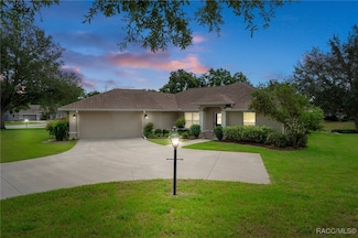 1718 N Wembley Dr, Crystal River, FL 34429