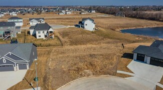 2909 Crest View Cir, Norwalk, IA 50211