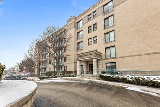 4757 Howard St Unit 301B, Skokie, IL 60076