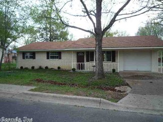719 Dennis St, Glenwood, AR 71943
