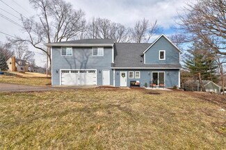 2439 SW 12th St, Des Moines, IA 50315