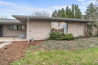 2002 Campbell St, Valparaiso, IN 46385