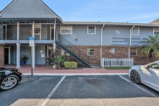200 Country Club Dr Unit 403, Largo, FL 33771