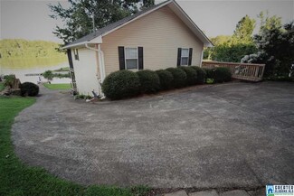 586 Hollys Ln, Riverside, AL 35135