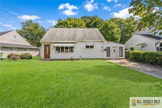 2 Buttonwood Dr, Parlin, NJ 08859