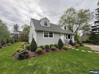 336 Lake St, Upper Saddle River, NJ 07458