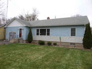 355 N Oak St, Waterman, IL 60556