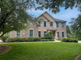 647 Oak Ln, South Elgin, IL 60177