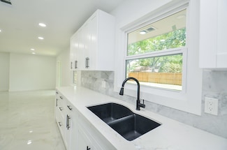 6107 Kuldell Dr, Houston, TX 77074