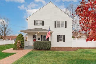 30 Linden St, Oakville, CT 06779