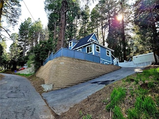 443 Hartman Cir, Crestline, CA 92322