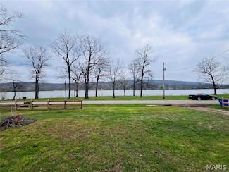 1185 W Lakeshore Dr, Iron Mountain Lake, MO 63624