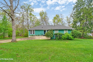 105 Lakeshire Dr, Crossville, TN 38558