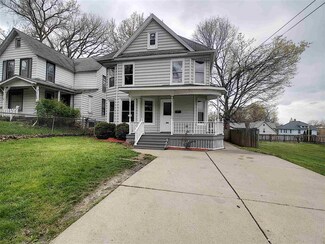 907 16th St, Moline, IL 61265
