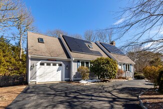 4 Pump House Ln, West Yarmouth, MA 02673