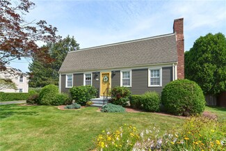 43 Academy Ave, Bristol, RI 02809