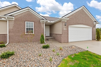 2821 Eunice Cir, Adrian, MI 49221