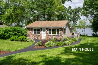 42605 N Woodbine Ave, Antioch, IL 60002