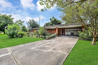 1903 Evergreen Ln, La Marque, TX 77568