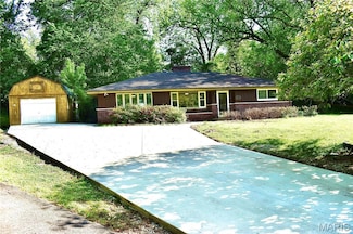 2200 Krug Place, Alton, IL 62002