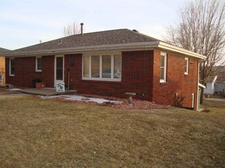 1034 E Bluff St, Cassville, WI 53806