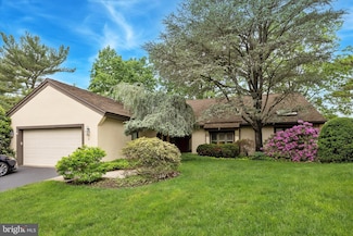 8 Fetlock Ln, Blue Bell, PA 19422