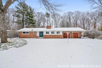 3552 Brentwood St, Norton Shores, MI 49441