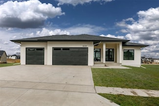 18239 NW Alderleaf Dr, Clive, IA 50325