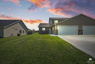 428 Highland Grove Dr, Manhattan, KS 66503