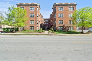 50 Forest Ave Unit 2S, Riverside, IL 60546