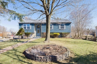 5836 Kings Arms Ct, Waterford, MI 48327